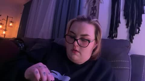 maroon_moon online show from 27, 11, 2025