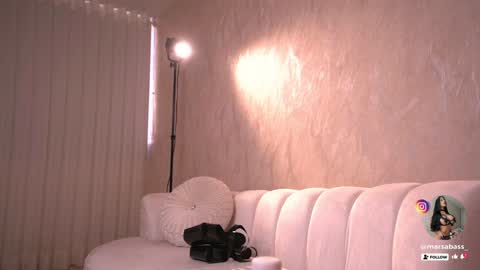     online show from 14, 1, 2025