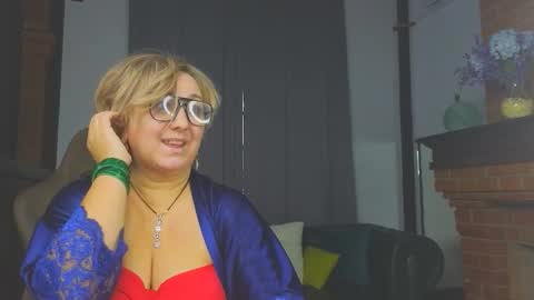 marta_wils online show from 8, 11, 2025