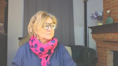 marta_wils online show from 4, 12, 2025