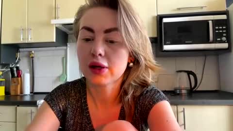 Snapshot of martaluna_ chatting on 23, 6, 2026 Marta online show from 23, 6, 2026