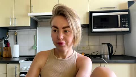 Snapshot of martaluna_ chatting on 29, 6, 2026 Marta online show from 29, 6, 2026