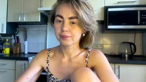 Snapshot of martaluna_ chatting on 1, 7, 2026 Marta online show from 1, 7, 2026