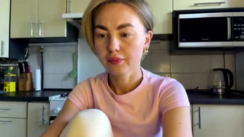 Snapshot of martaluna_ chatting on 20, 7, 2026 Marta online show from 20, 7, 2026
