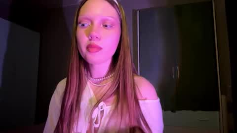 Snapshot of martinwion chatting on 29, 10, 2025 Emily online show from 29, 10, 2025