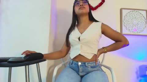 Snapshot of mary_cute9 chatting on 25, 3, 2026 mary_cute9 online show from 25, 3, 2026