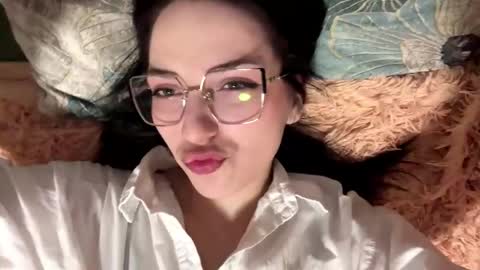 Snapshot of maryellensiewert chatting on 17, 12, 2025 Stephie online show from 17, 12, 2025