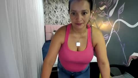 Snapshot of marylinmilf chatting on 4, 3, 2025 Marylin online show from 4, 3, 2025