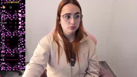 Dulce Maria online show from 4, 3, 2025