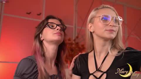 Snapshot of marylunamay chatting on 28, 11, 2025 Mary online show from 28, 11, 2025