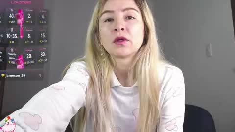 Snapshot of marylyrose chatting on 15, 10, 2025 maryly rose online show from 15, 10, 2025