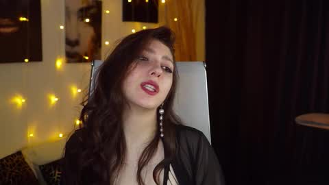 Mary Miller online show from 26, 11, 2025