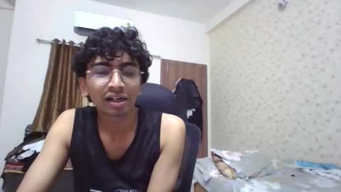 Mask Boy online show from 15, 10, 2025