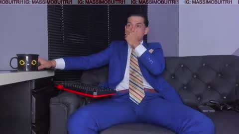 Snapshot of massimo_g chatting on 17, 11, 2025 I am Massimo online show from 17, 11, 2025