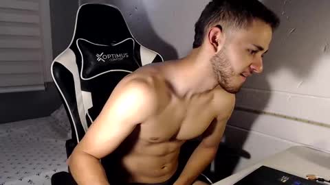 Snapshot of massimo_jiovano chatting on 22, 12, 2024 massimo online show from 22, 12, 2024