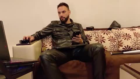 Snapshot of master_roberto333 chatting on 14, 11, 2025 SIR online show from 14, 11, 2025