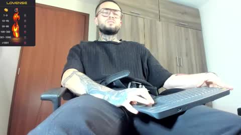 Snapshot of master_steven_01 chatting on 20, 12, 2025 steven online show from 20, 12, 2025