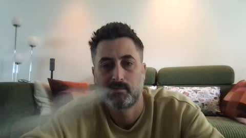 Snapshot of mat_johof chatting on 12, 11, 2025 mat_johof online show from 12, 11, 2025