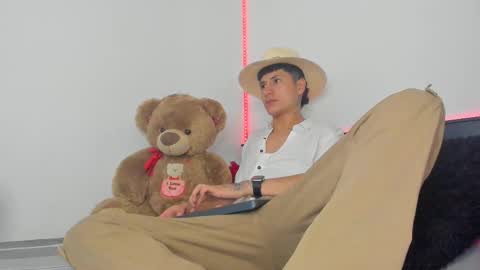 mateo_escobar online show from 20, 10, 2025