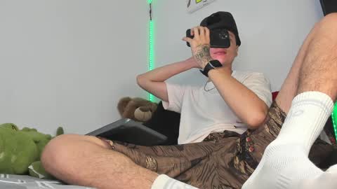 Snapshot of mateo_escobar777 chatting on 5, 4, 2026 Mateo online show from 5, 4, 2026