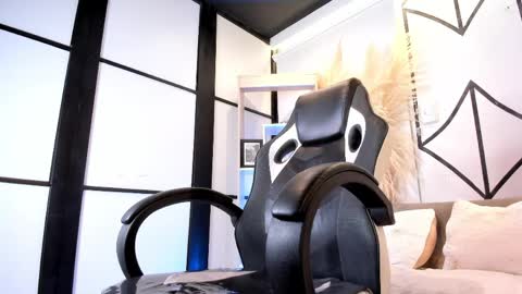 MathewSanz  online show from 8, 4, 2026