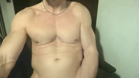 Snapshot of matiasmartin2030 chatting on 10, 5, 2026 MatiasMatureMuscle online show from 10, 5, 2026