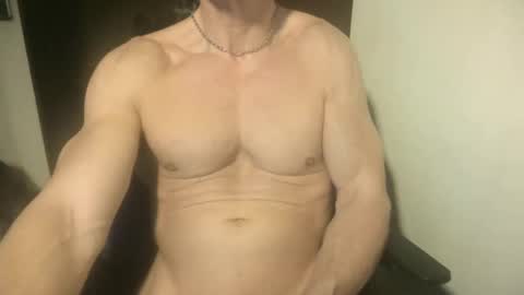 Snapshot of matiasmartin2030 chatting on 21, 5, 2026 MatiasMatureMuscle online show from 21, 5, 2026