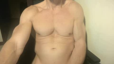 Snapshot of matiasmartin2030 chatting on 29, 6, 2026 MatiasMatureMuscle online show from 29, 6, 2026