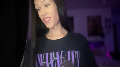 MOLLY MILLS online show from 21, 10, 2025