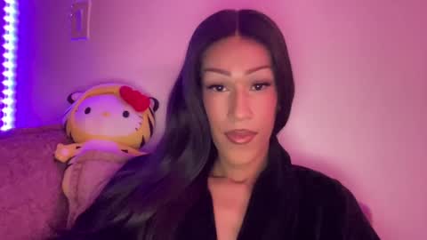 MOLLY MILLS online show from 10, 11, 2025