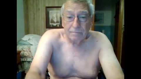 Snapshot of maturecouple1954 chatting on 28, 9, 2025 SXECPL55 at G mail Dot Com online show from 28, 9, 2025