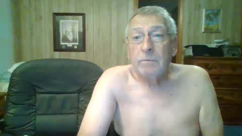 Snapshot of maturecouple1954 chatting on 30, 9, 2025 SXECPL55 at G mail Dot Com online show from 30, 9, 2025