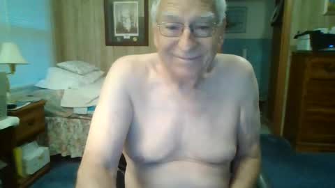 Snapshot of maturecouple1954 chatting on 5, 6, 2026 SXECPL55 at G mail Dot Com online show from 5, 6, 2026