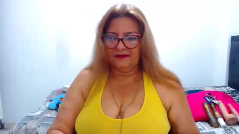 Snapshot of maturehot649 chatting on 19, 10, 2025 maturehot649 online show from 19, 10, 2025
