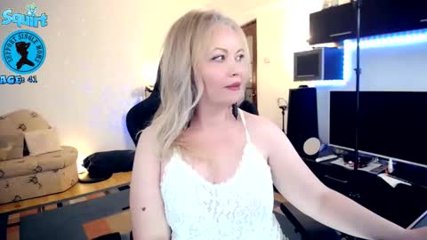 Snapshot of maturelynn chatting on 10, 11, 2025 Whitney Lynn online show from 10, 11, 2025