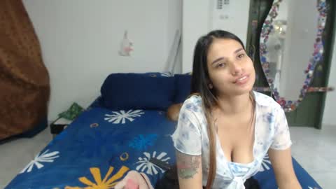 Snapshot of mauhype chatting on 20, 9, 2025 Mau and Lauren online show from 20, 9, 2025