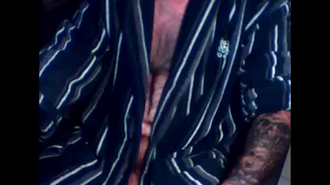 Snapshot of mauni1964 chatting on 4, 12, 2025 mauni1964 online show from 4, 12, 2025