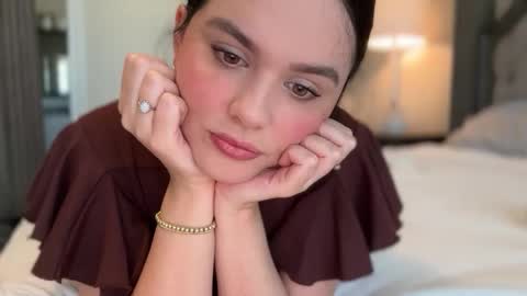 Snapshot of mauve_apple chatting on 4, 2, 2026 Apple online show from 4, 2, 2026