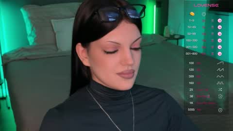 Snapshot of mavis_crystal chatting on 23, 11, 2025 Mavis online show from 23, 11, 2025