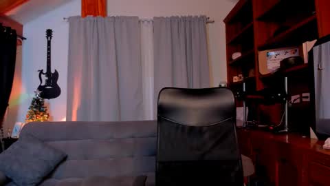 Snapshot of max_dic1 chatting on 21, 12, 2024 max D. online show from 21, 12, 2024