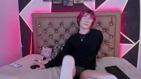 Snapshot of max_lover1 chatting on 19, 12, 2024 Max lover1 online show from 19, 12, 2024