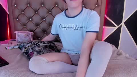 Snapshot of max_lover1 chatting on 20, 12, 2024 Max lover1 online show from 20, 12, 2024