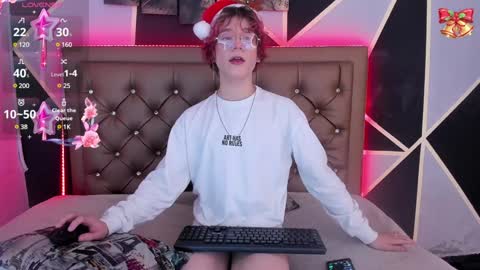 Snapshot of max_lover1 chatting on 24, 12, 2024 Max lover1 online show from 24, 12, 2024