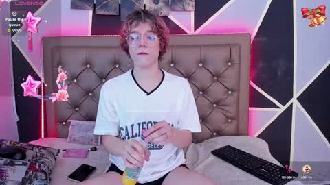 Snapshot of max_lover1 chatting on 7, 1, 2025 Max lover1 online show from 7, 1, 2025