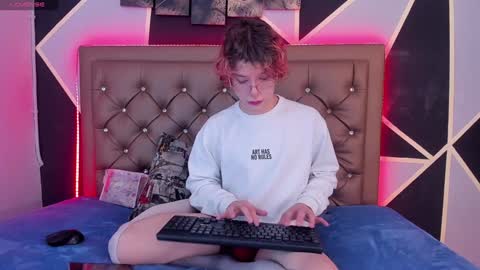 Snapshot of max_lover1 chatting on 8, 1, 2025 Max lover1 online show from 8, 1, 2025