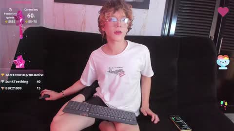 Snapshot of max_lover1 chatting on 3, 2, 2025 Max lover1 online show from 3, 2, 2025