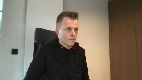 Max take off clothes online show from 27, 12, 2024