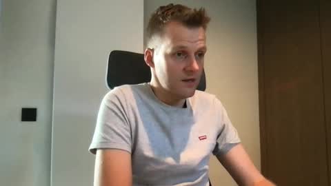 Max take off clothes online show from 28, 12, 2024