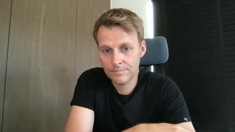 Max take off clothes online show from 16, 9, 2025