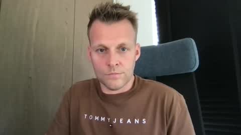 Max take off clothes online show from 1, 6, 2026